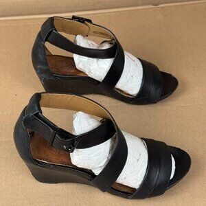Clarks Women’s Black Wedge Sandals Size 8.5 M Leather Ankle Strap Comfort